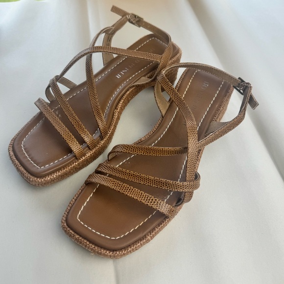 Donald Pilner Slip on Strappy Espadrilles. - Picture 6 of 10